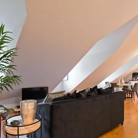 Iconic & Elegant Design 2 Bedroom Apt By Fs Apartment